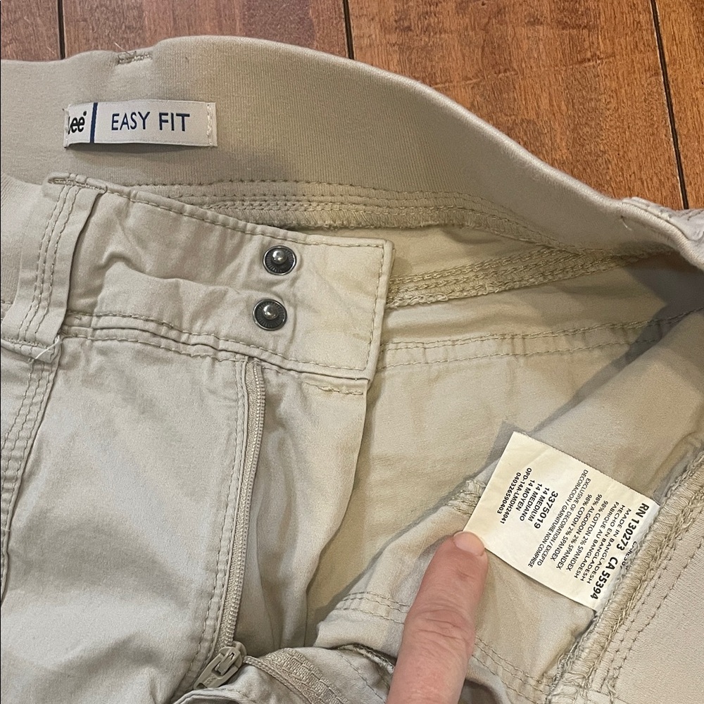 Lee Cream Cargo Capris - Picture 3 of 3